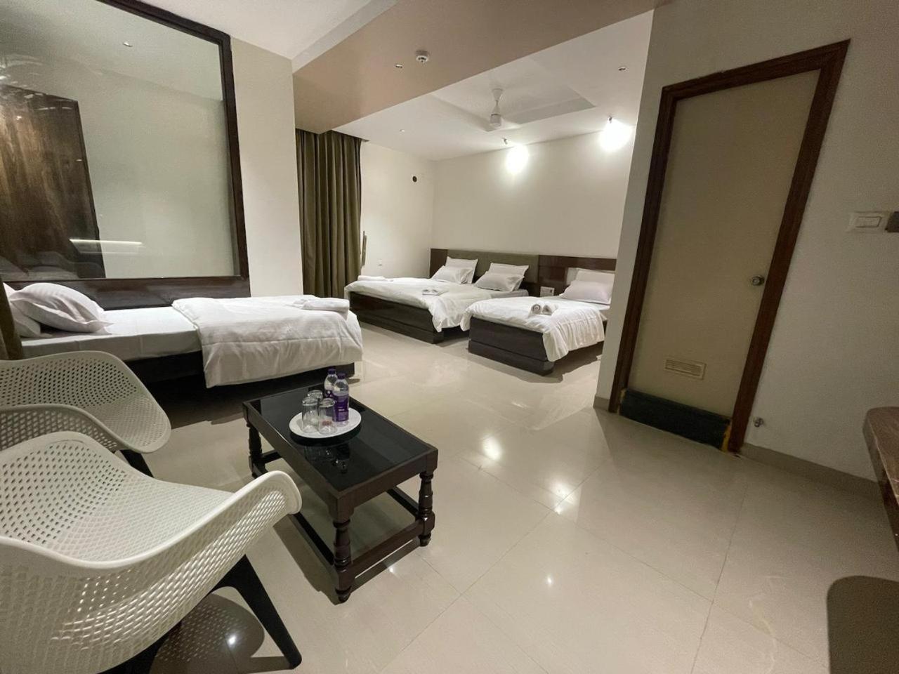 Model Grand Inn Bellary Εξωτερικό φωτογραφία